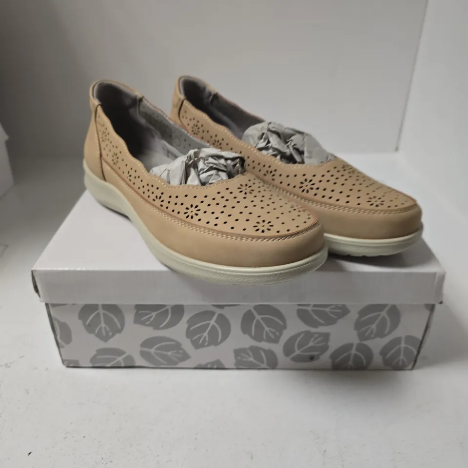SHOE TREE COMFORT VIENNA BEIGE – WOMEN'S SHOES UK 6