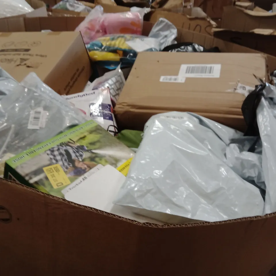 PALLET CONTAINING A LARGE QUANTITY OF HOSES