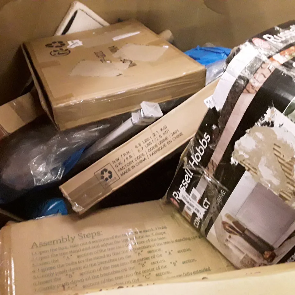 PALLET OF ASSORTED PRODUCTS INCLUDING SPACE HEATER, ACCSTORE NON WOVEN FABRIC WARDROBE, DIGITAL AIR FRYER, TOILET SEAT