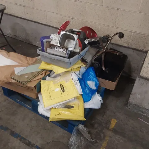 PALLET CONTAINING ASSORTED CATERING SUPPLIES ECT
