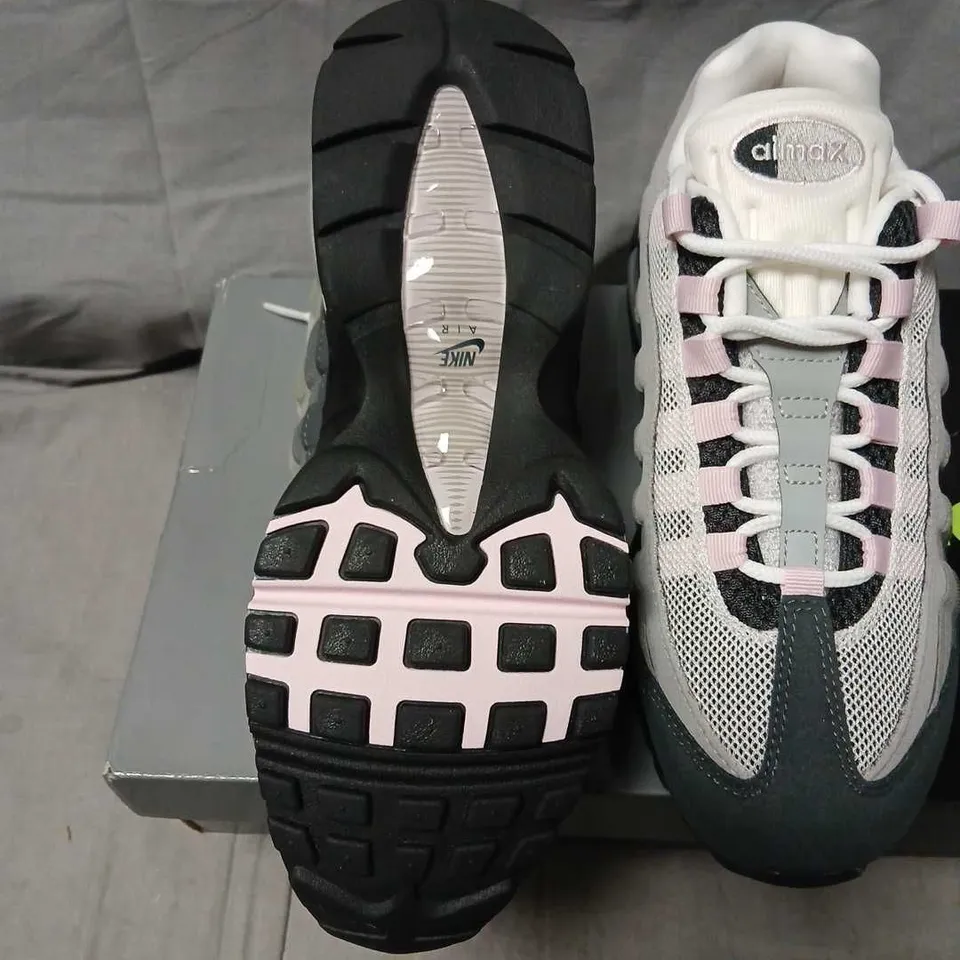 NIKE AIR MAX 95 OG SNEAKERS – BLACK/PINK FOAM-WHITE, UK5 (US7.5)