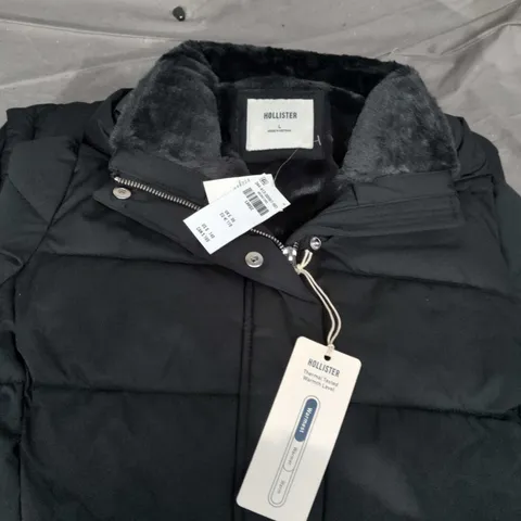 HOLLISTER BLACK PUFFER JACKET – SIZE L WITH FAUX FUR COLLAR