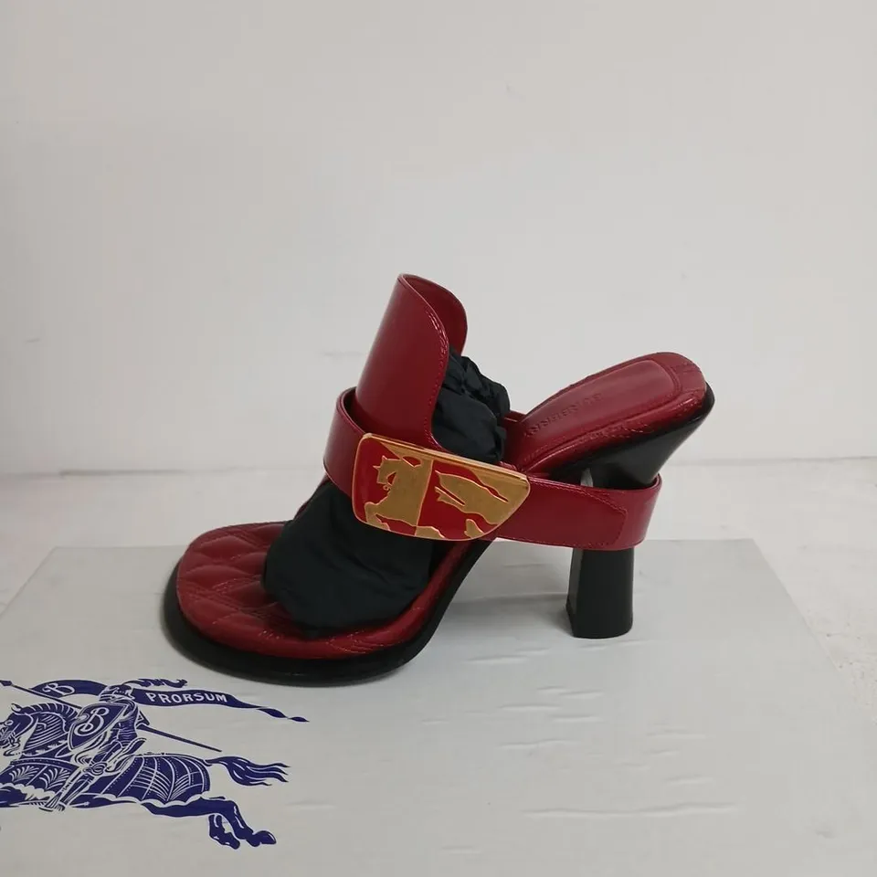BURBERRY LEATHER SANDALS ON LEATHER SOLE – RED, UK 4 (EU 37)