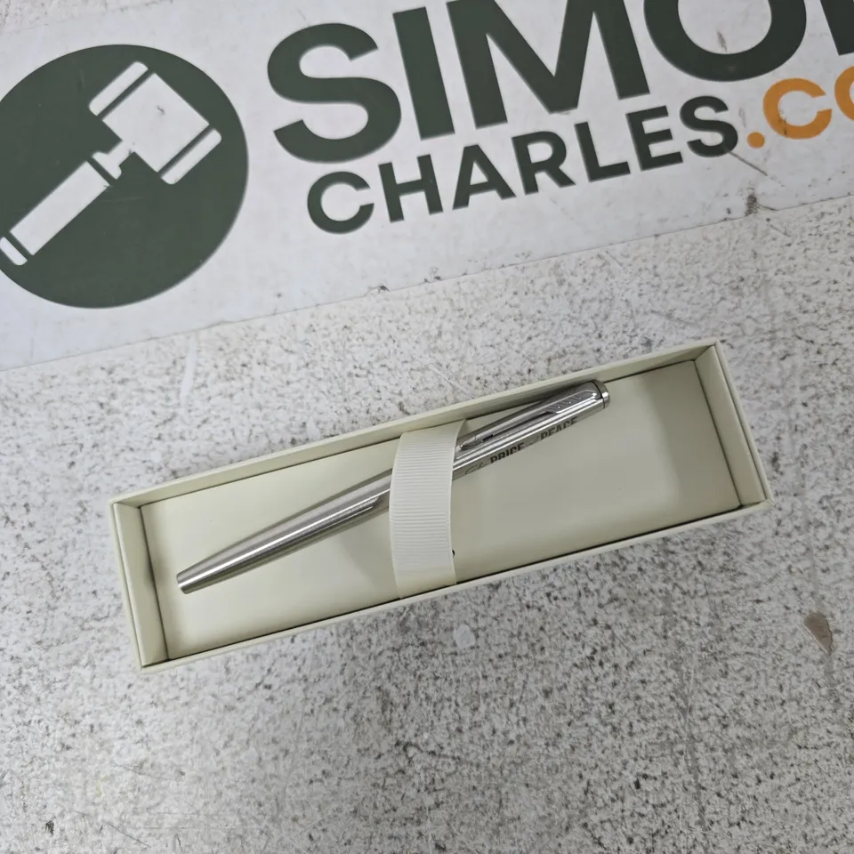 PARKER BALLPOINT PEN IN PRESENTATION BOX – SILVER