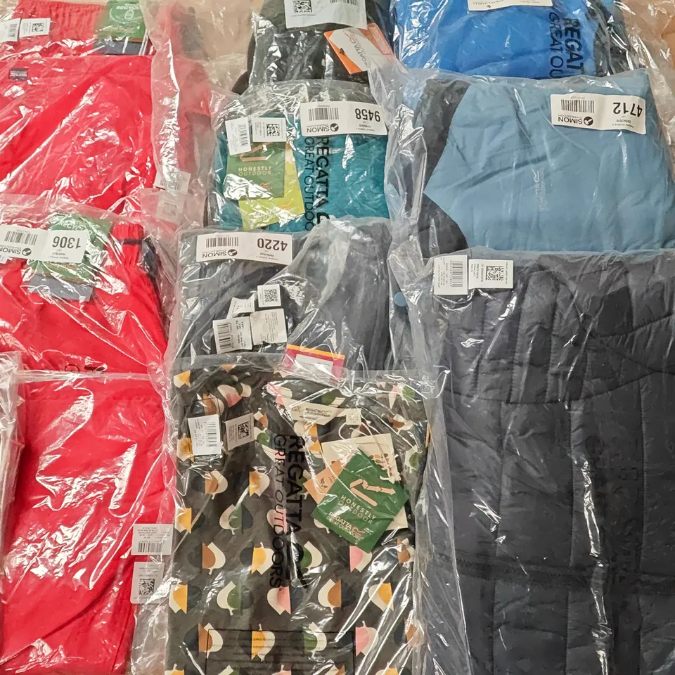 LOT OF 12 ASSORTED BRAND NEW REGATTA ITEMS IN VARIOUS STYLES AND SIZES