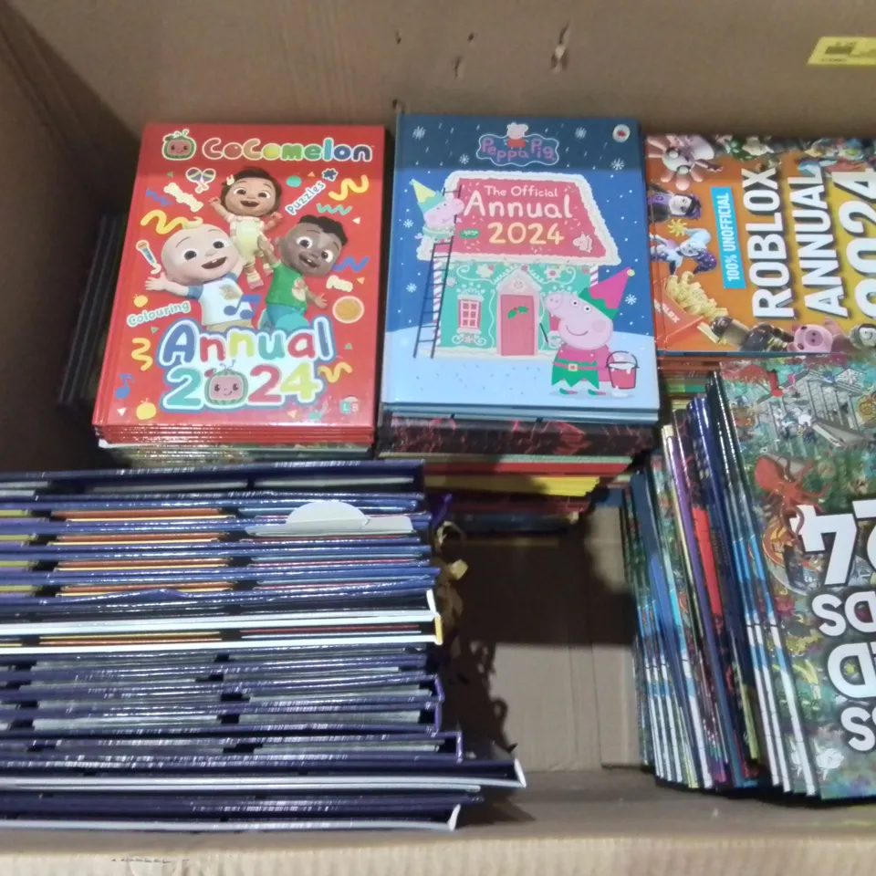 LARGE QUANTITY OF ASSORTED 2024 ANNUALS TO INCLUDE PEPPARD PIG, COCOMELON, ROBLIX AND GUINESS WORLD RECORDS 