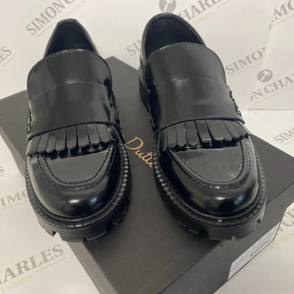 BOXED PAIR OF MASSIMO DUTTI BLACK SHOES SIZE 38