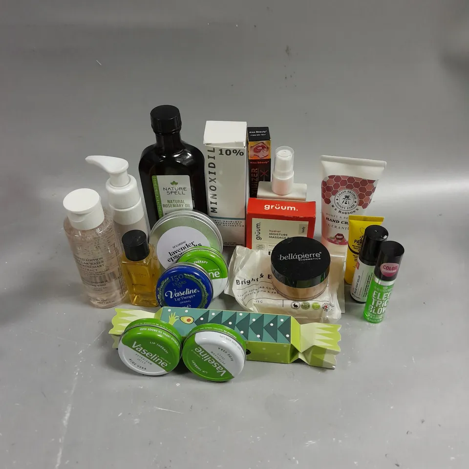 LOT OF APPROX 20 HEALTH AND BEAUTY ITEMS TO INCLUDE THE BODY SHOP AVOCADO HAND BALM, DR PAWPAW SOOTHING BALM (8ML), NATURE SPELL ROSEMARY OIL (150ML), ETC.