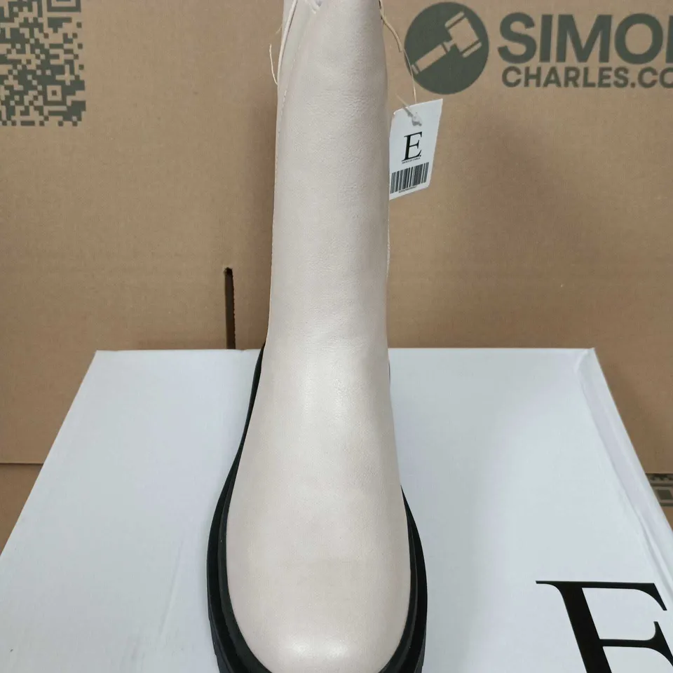BOXED PAIR OF SHOES BY EMMA CHELSEA BOOTS – WHITE LEATHER-LOOK WITH BLACK LUG SOLE UK SIZE 5