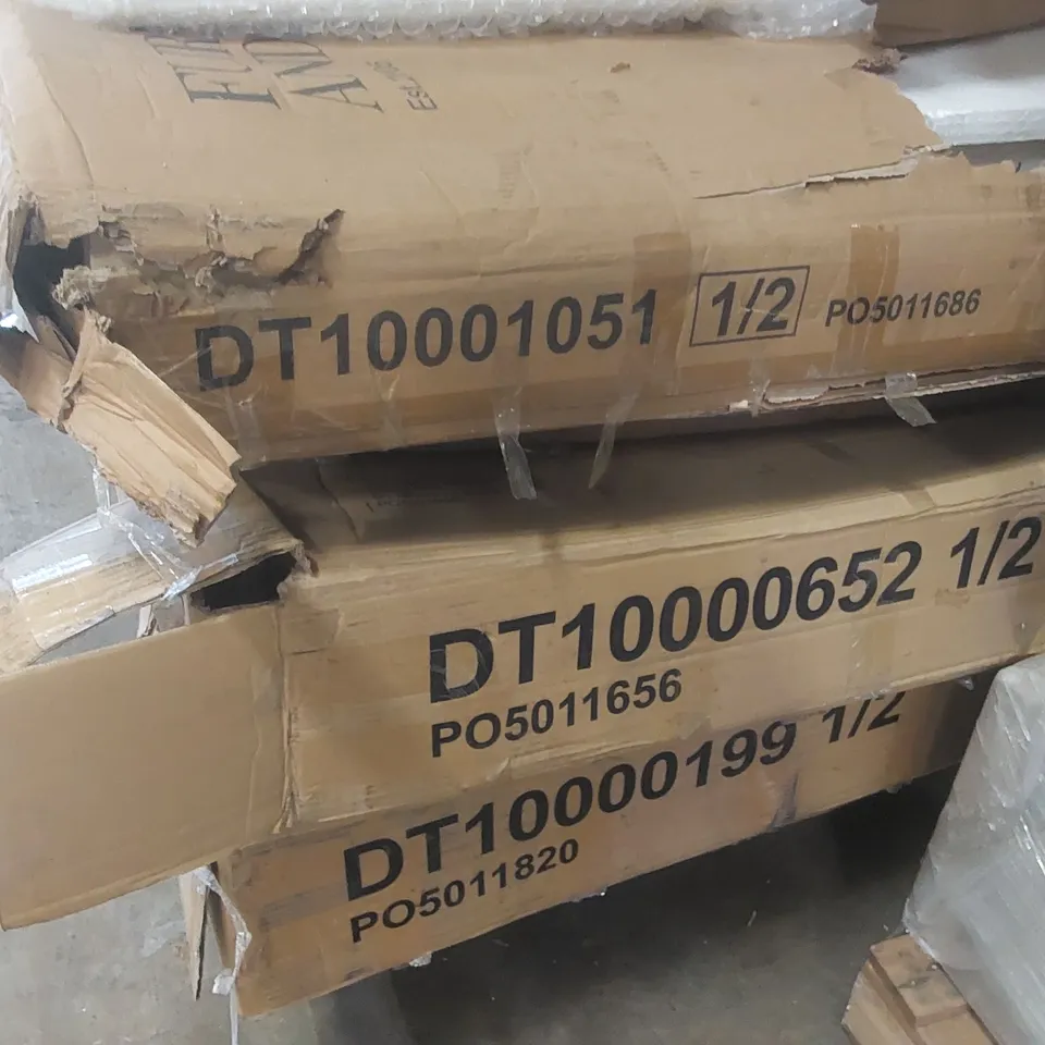 PALLET CONTAINING A LARGE QUANTITY OF ASSORTED FURNITURE PARTS INCLUDING: DINING TABLE AND CHAIR PARTS ECT