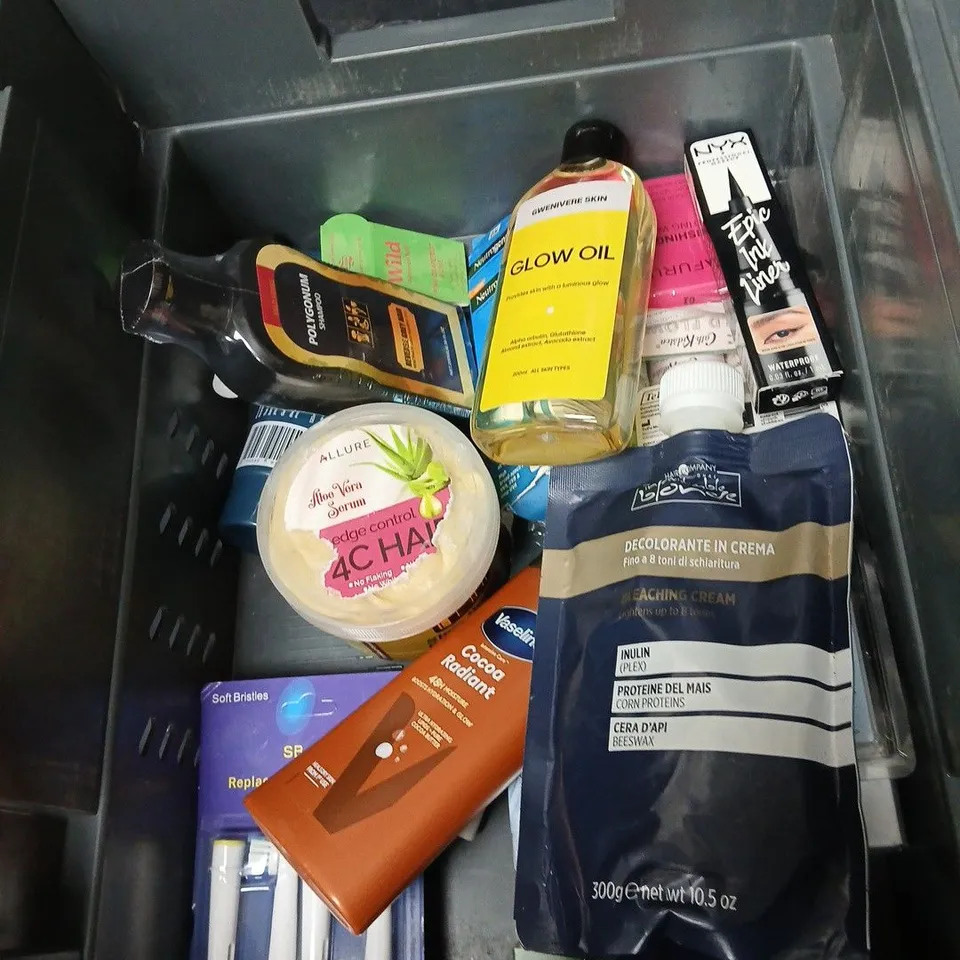 APPROXIMATEY 20 ASSORTED HEALTH AND BEAUTY PRODUCTS TO INCLUDE ALWAYS PADS, SQUATCH PINE TAR DEODORANT STICK AND PRONAMEL TOOTHPASTE