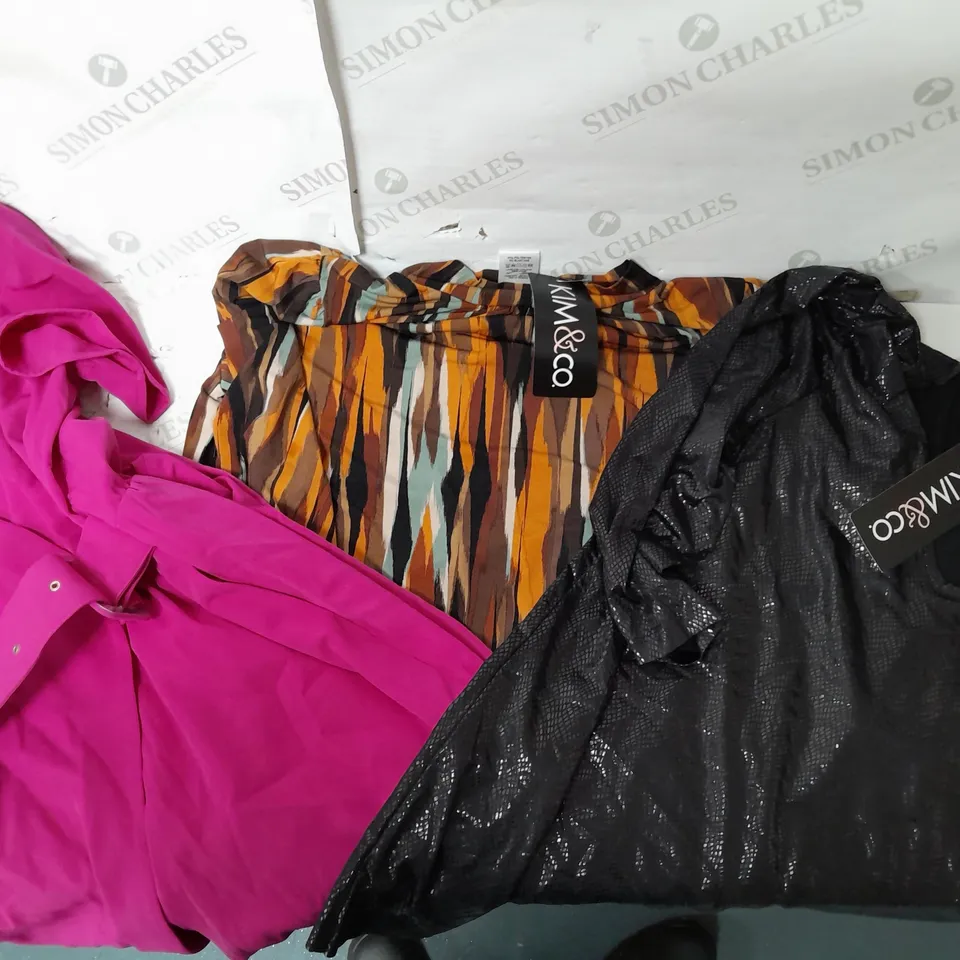 A BOX OF 10 VARIOUS CLOTHING ITEMS TO INCLUDE A PINK JUMP SUIT AND 2 KIM&CO. TOPS 