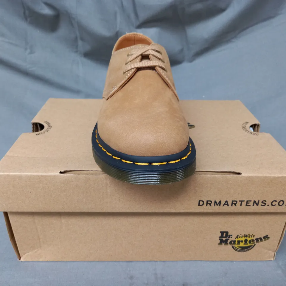 BOXED PAIR OF DR MARTENS 1461 SHOES IN SAVANNAH TAN UK SIZE 5