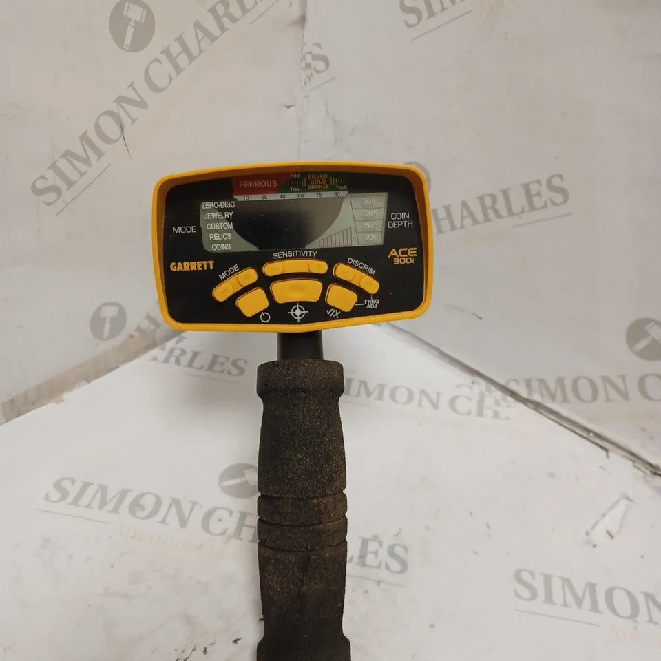 BOXED GARRETT ACE 300i METAL DETECTOR. 