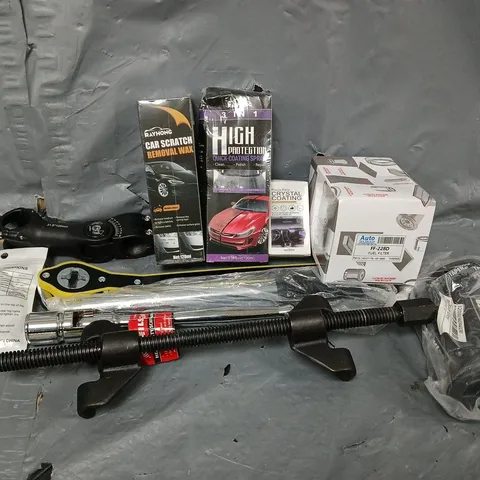 APPROXIMATELY 10 ASSORTED VEHICLE PARTS & ACCESSORIES TO INCLUDE CAR SCRATCH REMOVAL WAX, SCAFFOLD SPANNER, FUEL FILTER, ETC - COLLECTION ONLY