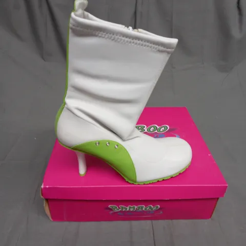 BOXED BAMBOO LEATHER BALLER HIGH HEEL SHOES IN GREEN AND WHITE SIZE 7.5