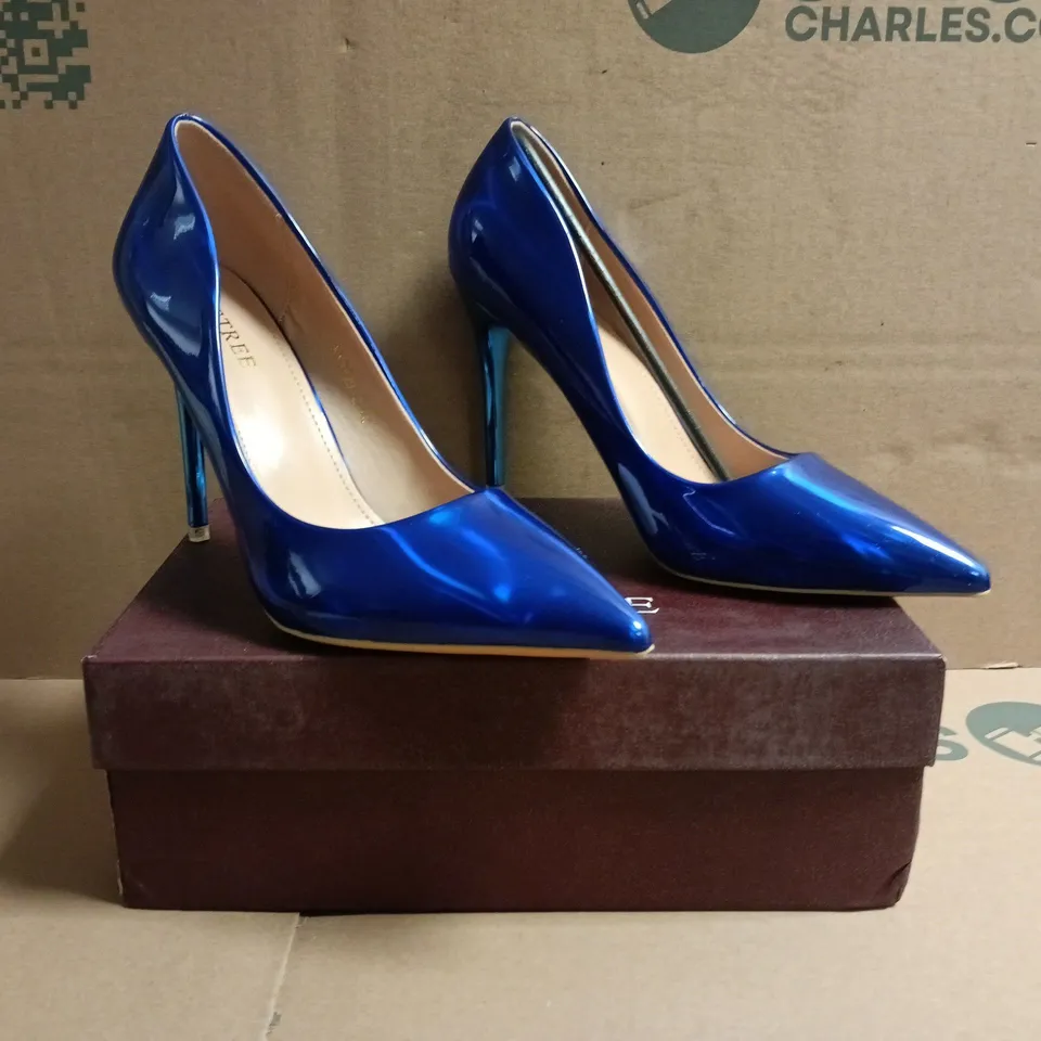BOXED PAIR OF BIG TREE POINTED TOE STILETTO HEELS IN OCEAN BLUE SIZE EU 40