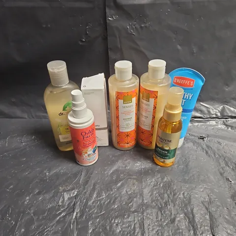 APPROXIMATEY 20 ASSORTED HEALTH AND BEAUTY PRODUCTS TO INCLUDE - O'KEEFE'S HEALTHY FEET CREAM - PANTENE ARGAN INFUSED OIL - CHILD'S FARM HAIR DETANGLER - ETC