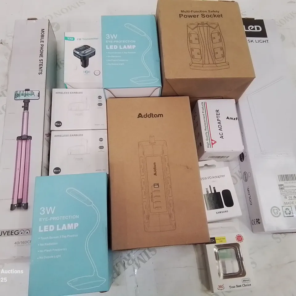 BOX CONTAINING LARGE AMOUNT OF BOXED ELECTRICAL ITEMS TO INCLUDE: DESK LAMPS, AC ADAPTORS, EARPHONES ETC.