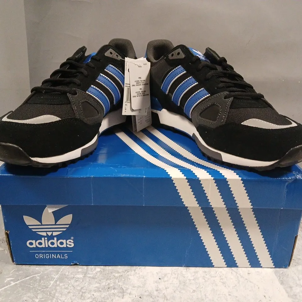 BOXED PAIR OF ADIDAS ZX 750 SHOES IN BLACK/BLUE SIZE UK 9.5