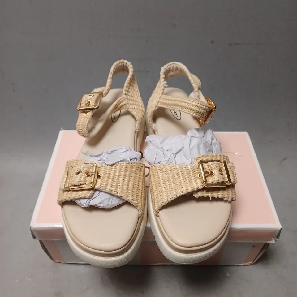 BOXED PAIR OF NO DOUBT BEIGE RAFFIA SANDALS - UK SIZE 4