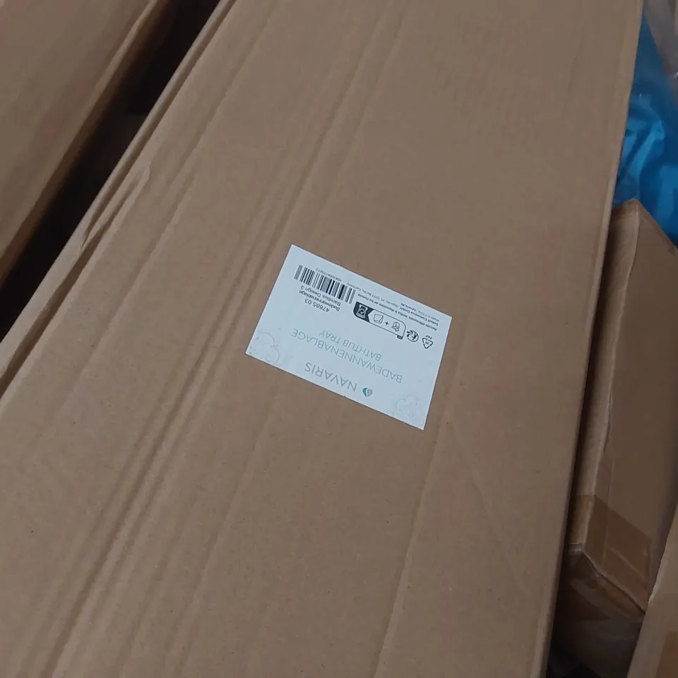 PALLET OF ASSORTED ITEMS INCLUDING: NAVARIS BATHTUB TRAYS, FOAM ROLLERS, MEMORY FOAM WEDGE PILLOW, STANLEY TOOL BOX, RUG ECT