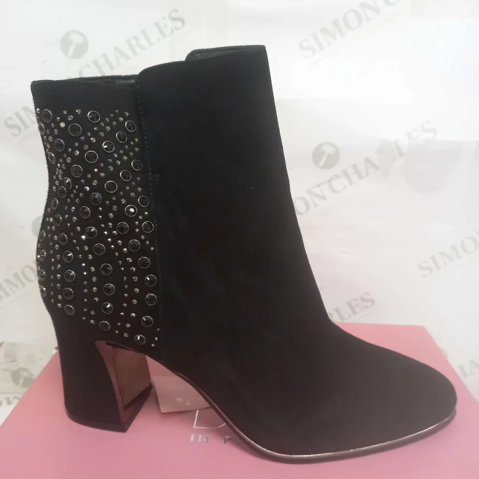 MODA IN PELLE MARGOTT ANKLE BOOT NAVY SIZE 7 - BOXED 