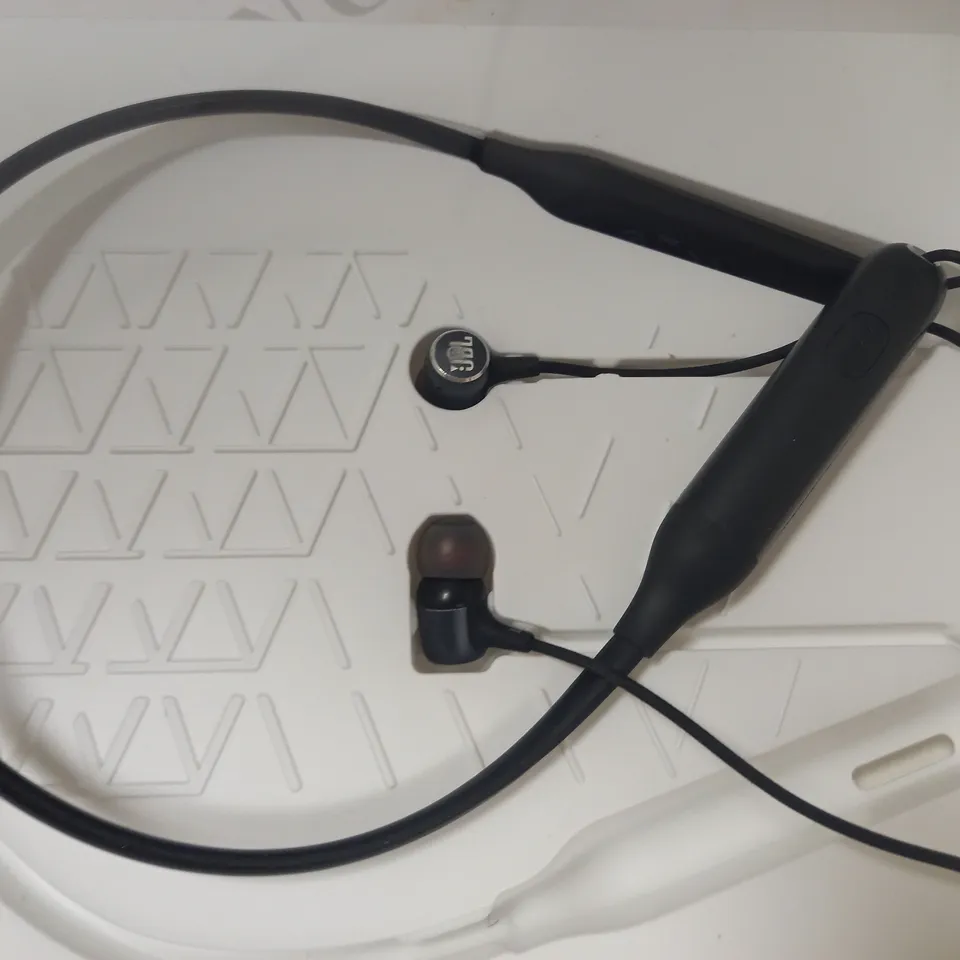 JBL LIVE 220 BT WIRELESS IN-EAR HEADPHONES