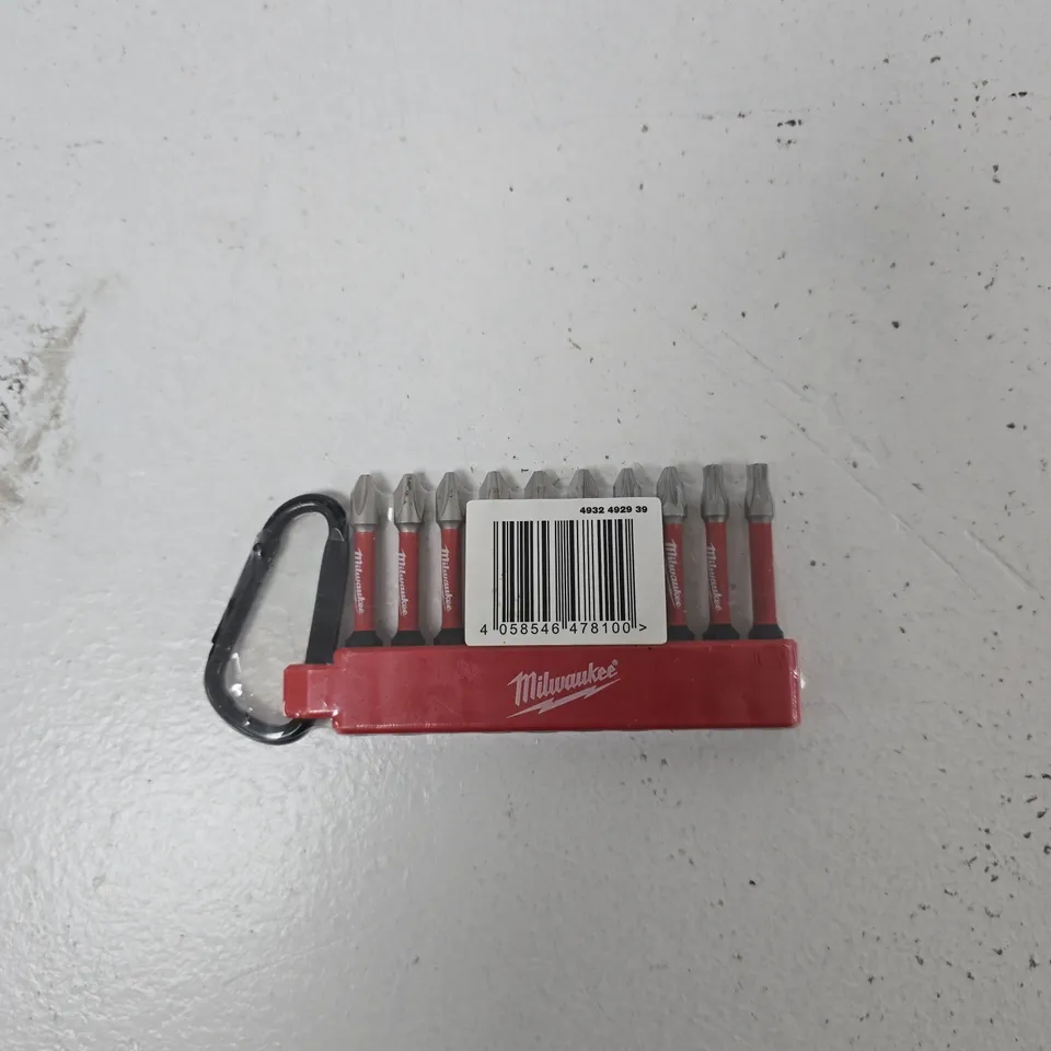 MILWAUKEE SCREWDRIVER BIT SET WITH CARABINER – RED HOLDER
