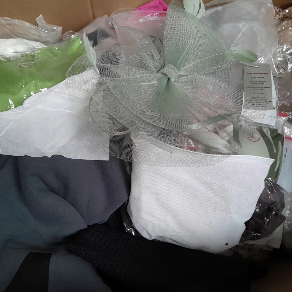 BOX OF APPROXIMATELY 15 ASSORTED CLOTHING ITEMS TO INCLUDE - BRA , JOGGERS , LEGGINGS ETC