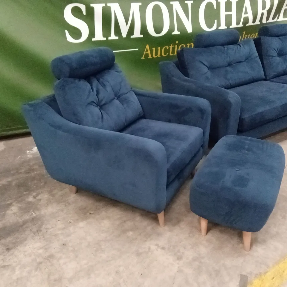 STOKERS ALFREDO BLUE FABRIC SOFA SUITE // 1 x 4 SEATER SOFA, 2 x ARMCHAIRS, 2 x FOOTSTOOLS RRP £3495