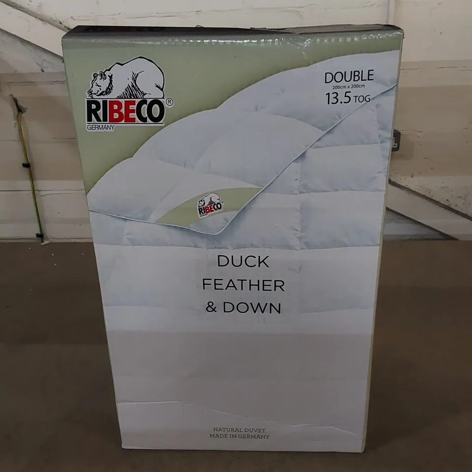 BOXED 90% DUCK FEATHER & 10% DUCK DOWN 13.5 TOG DUVET // SIZE: DOUBLE 