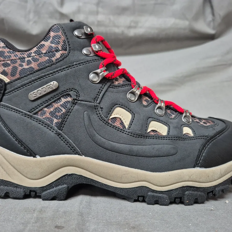 BOXED PAIR OF MOUNTAIN WAREHOUSE WOMEN'S ADVENTURER WATERPROOF PRINTED WALKING BOOTS IN BLACK/ANIMAL PRINT UK SIZE 7.5