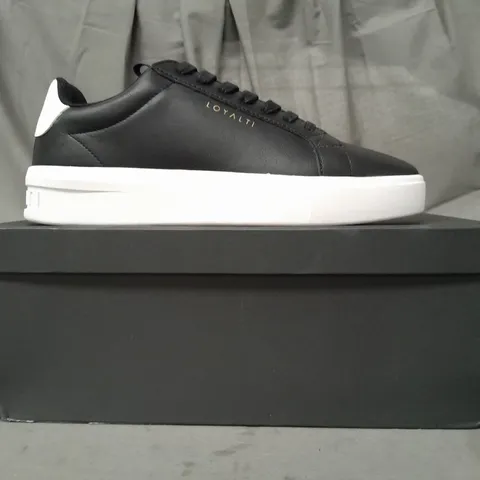 BOXED PAIR OF LOYALTY FIRENZE SNEAKERS IN BLACK/WHITE UK SIZE 9