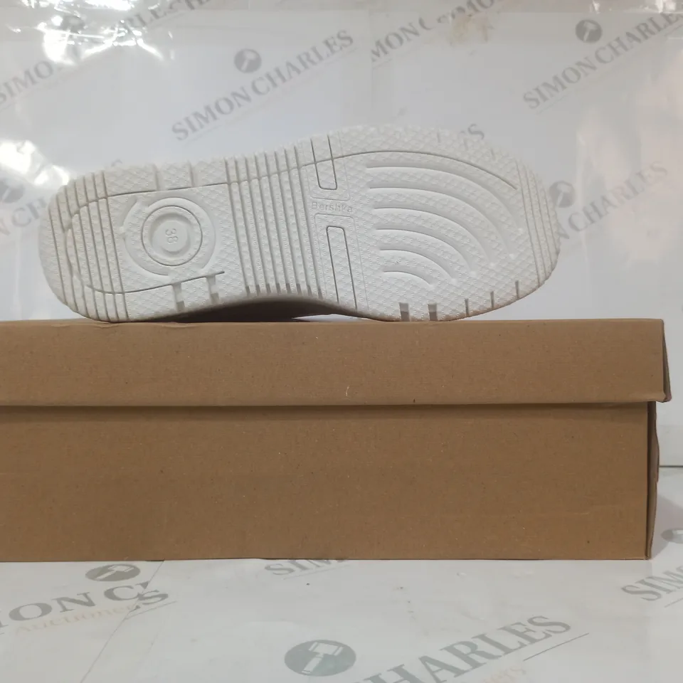 BOXED PAIR OF HACKETT SHOES IN WHITE UK SIZE 5