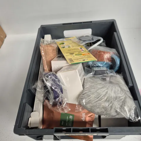 TOTE OF APPROXIMATELY 14 ASSORTED ITEMS TO INCLUDE: CASHMERE CLEANSE MULTI PURPOSE POWDER 