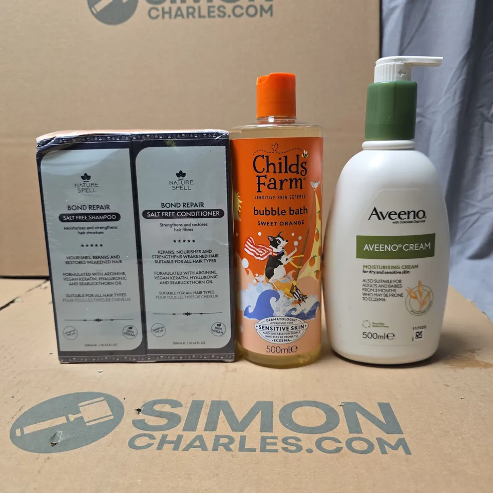 TOTE OF APPROXIMATELY 16 ASSORTED COSMETIC ITEMS TO INCLUDE AVEENO CREAM, CHILDS FARM BUBBLE BATH, NATURE SPELL SALT FREE SHAMPOO/CONDITIONER ETC