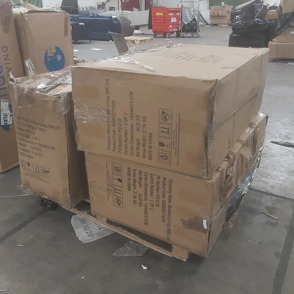 PALLET CONTAINING ASSORTED GARDEN FURNITURE PARTS