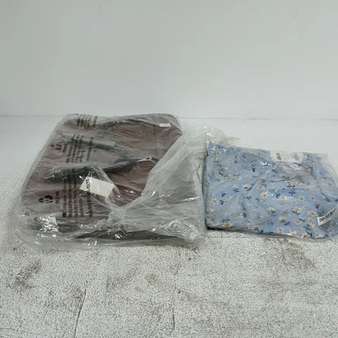 BOX OF APPROXIMATELY 20 ASSORTED ITEMS TO INCLUDE BROWN LEATHER BAG, TAMSY CLOTHING ETC