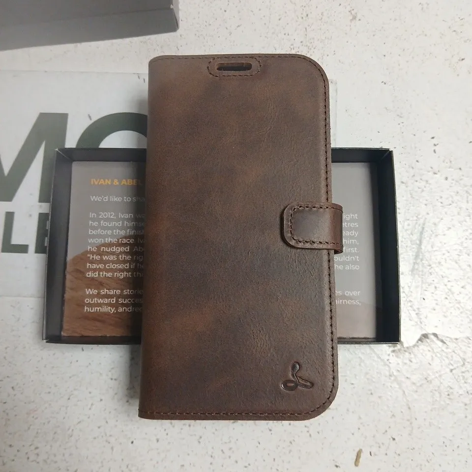 SNAKEHIVE LEATHER FLIP CASE FOR IPHONE 17 