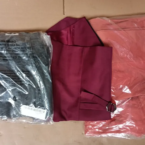 APPROXIMATELY 20 ASSORTED CLOTHING AND FASHION PRODUCTS IN VARIOUS STYLES AND SIZES - COLLECTION ONLY