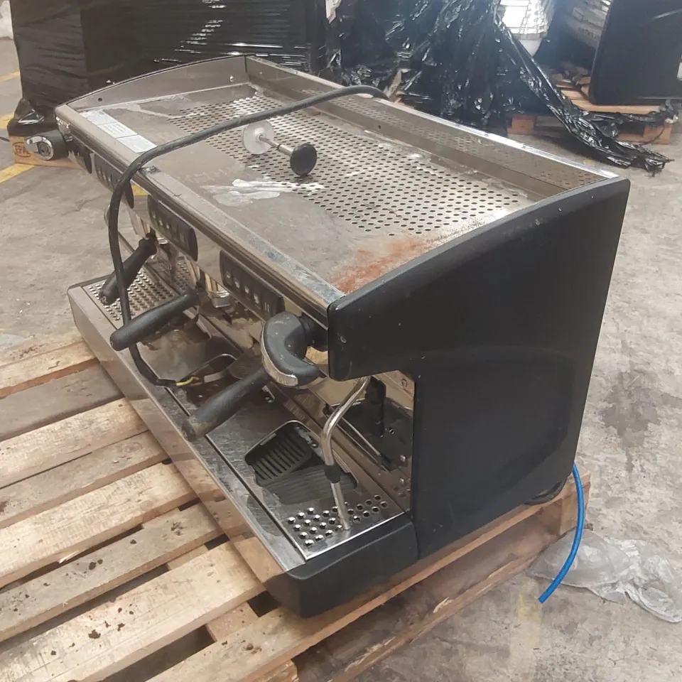 RANCILIO CLASSE 7 COMMERCIAL 3 GROUP COFFEE MACHINE