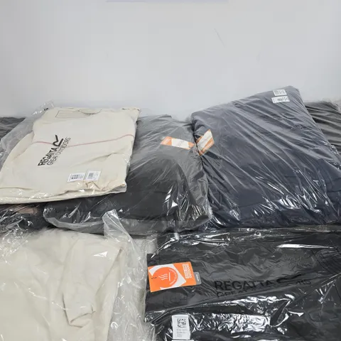 APPROXIMATELY 18 ASSORTED BRAND NEW REGATTA CLOTHING ITEMS IN VARIOUS SIZES, STYLES & COLOURS