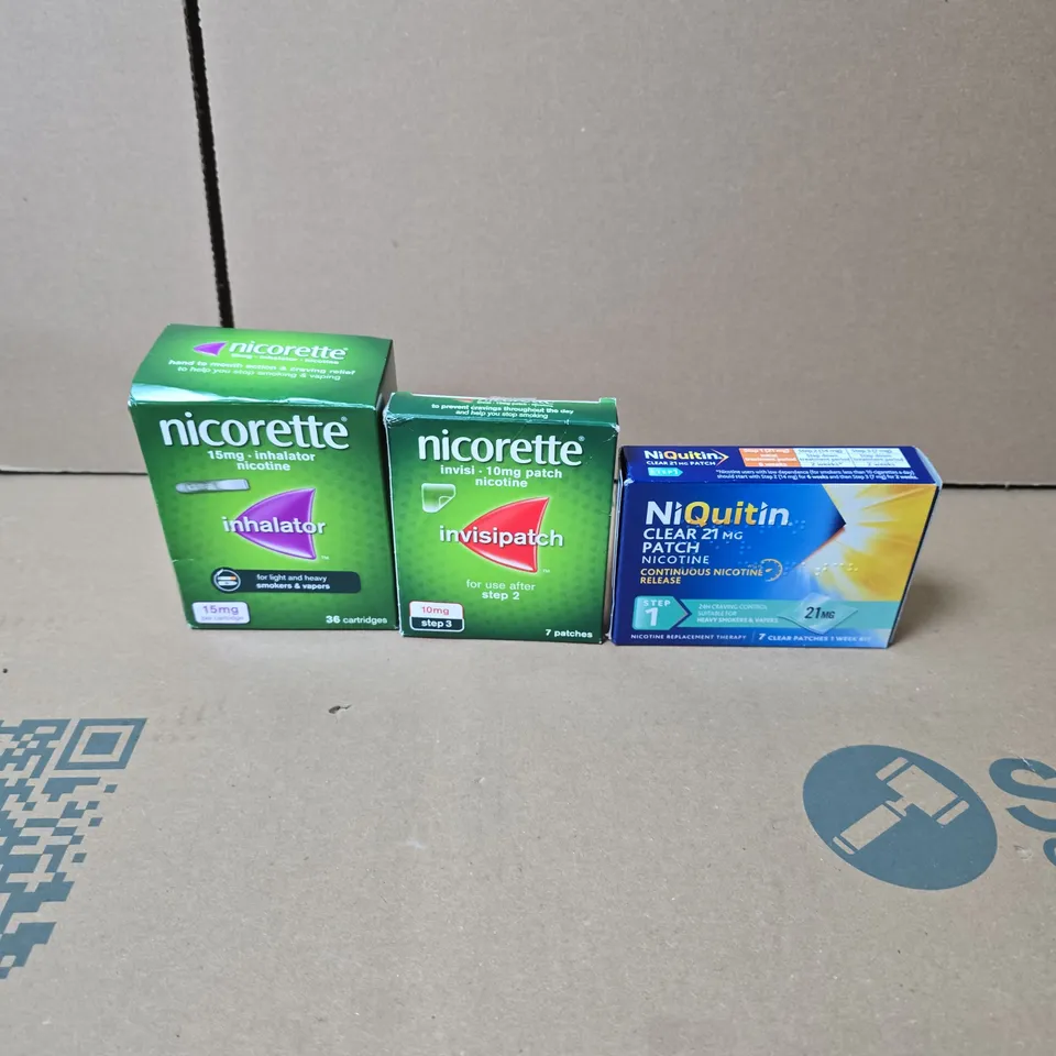 APPROXIMATELY 15 ASSORTED SMOKING PREVENTION AIDS TO INCLUDE NICORETTE INHALATOR, NICORETTE INVISPATCHES AND NIQUITIN PATCHES