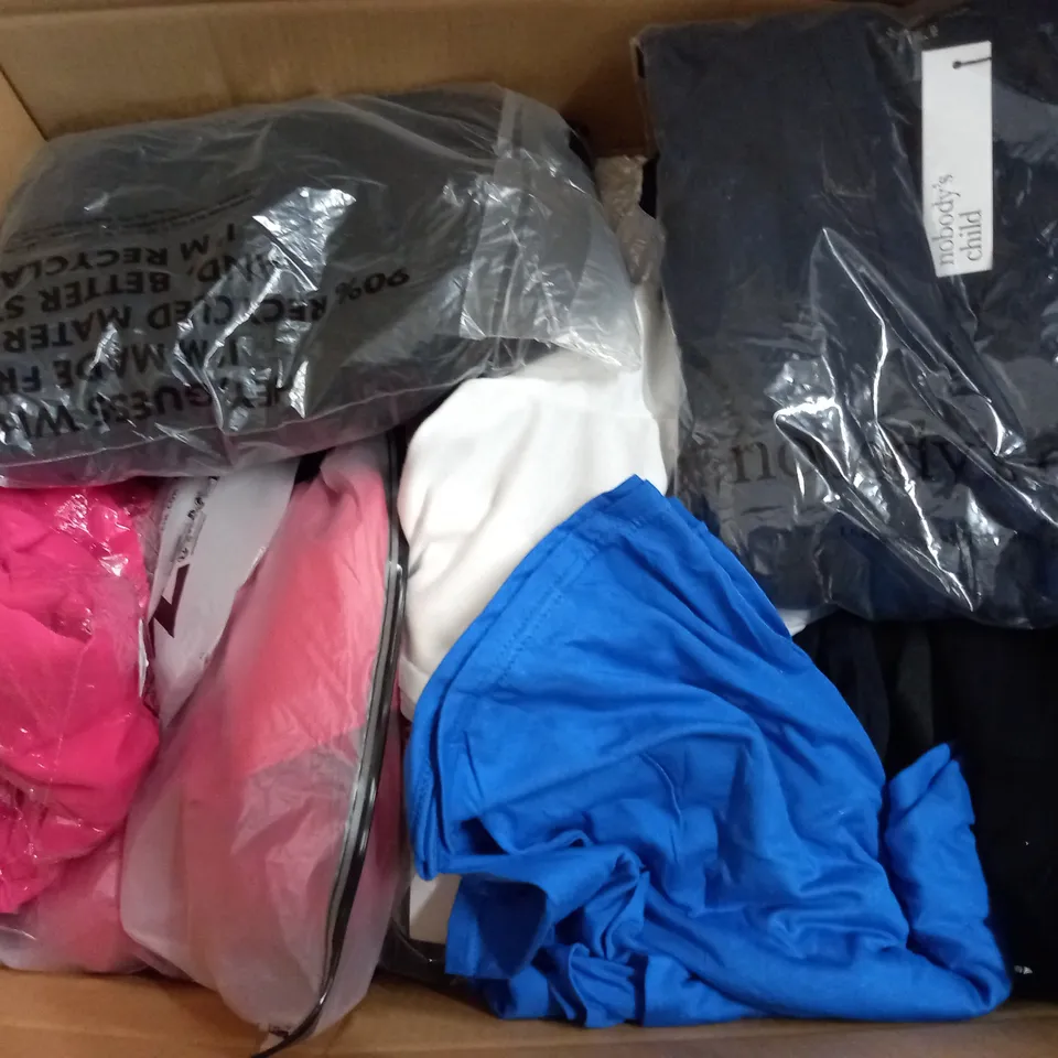 LARGE BOX OF ASSORTED CLOTHING ITEMS TOO INCLUDE TOPS , DRESSES AND PANTS ALL IN VARIOUS SIZES AND COLOURS 