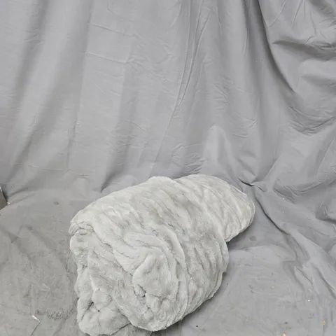 COZEE HOME LUXURY RUCHED FAUX FUR AND VELVETSOFT HEATED THROW