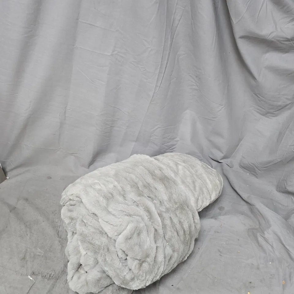 COZEE HOME LUXURY RUCHED FAUX FUR AND VELVETSOFT HEATED THROW