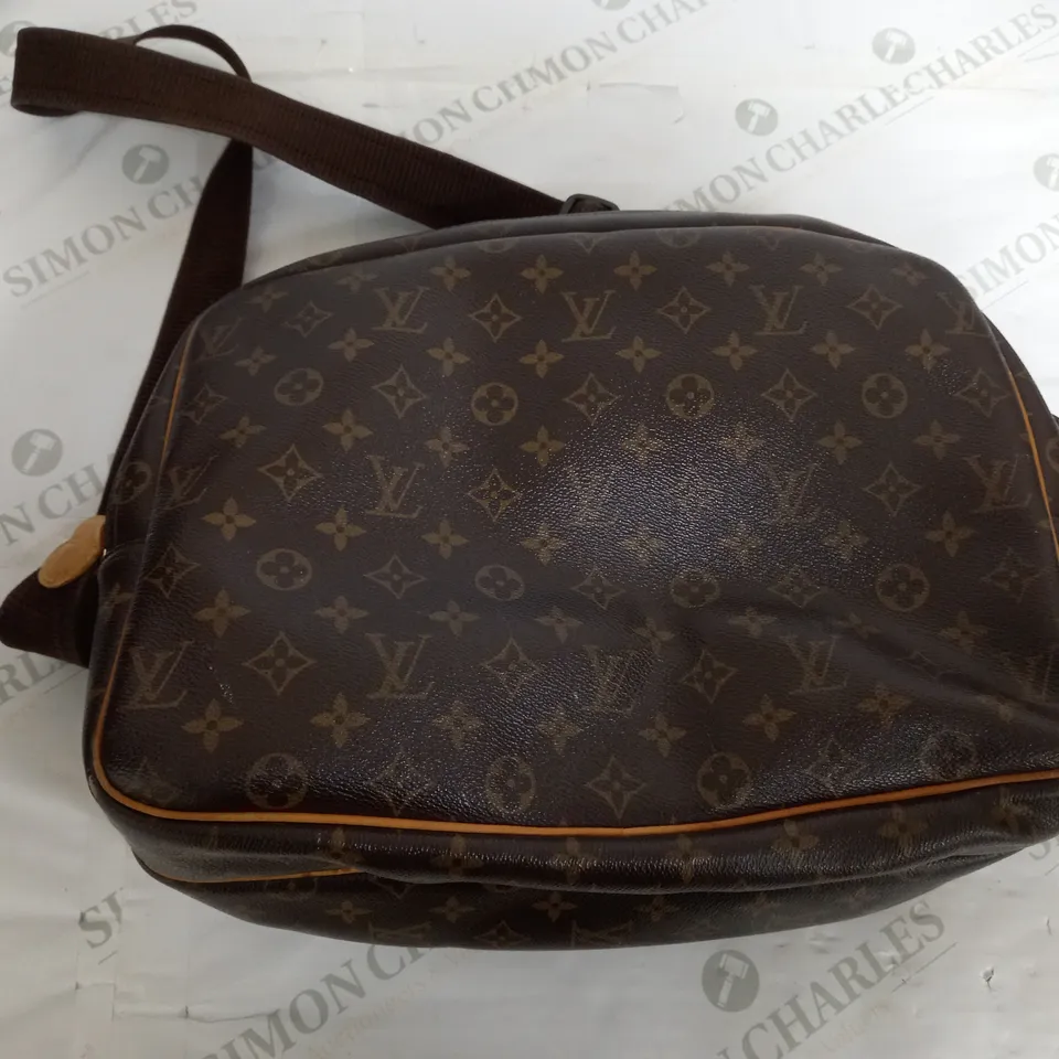 LOUIS VUITTON SHORT SHOULDER BAG