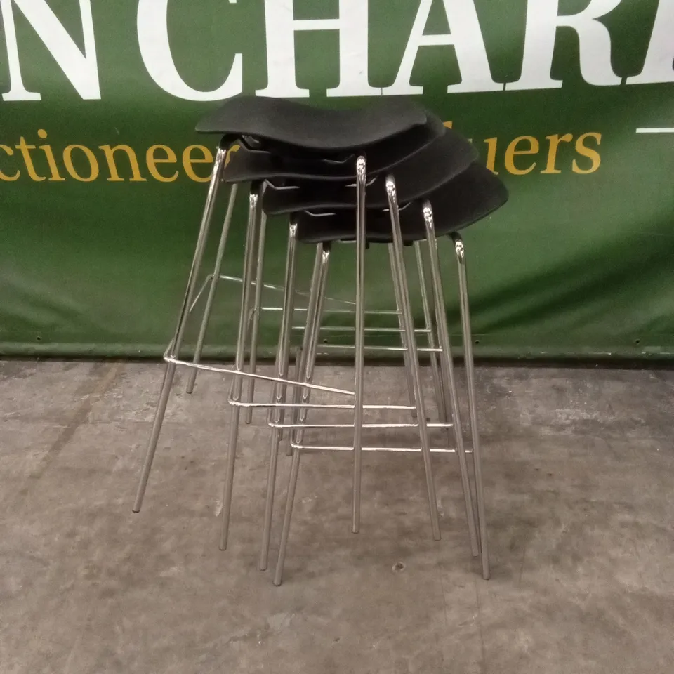 QUALITY DESIGNER SET OF 4 FLAT WAVE SHAPED PLASTIC SEAT BAR STOOLS