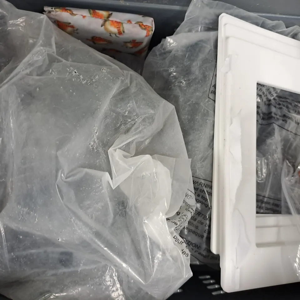APPROXIMATELY 8 ASSORTED HOUSEHOLD ITEMS TO INCLUDE GALVANISED CLOUT NAILS, STEEL CUTTING DISC, ORGANIC WAX, ETC